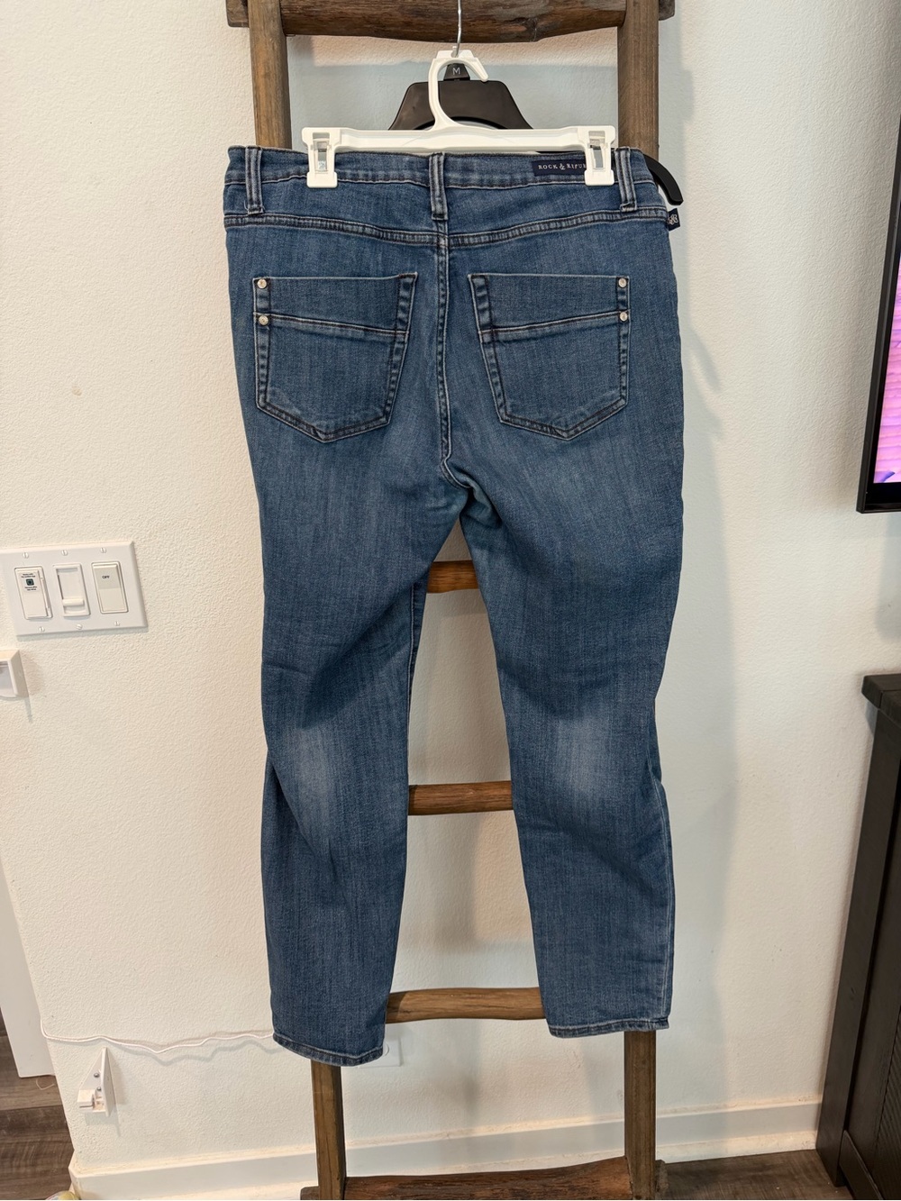 Rock & Republic Slim women’s Jeans in Mid Blue Wash